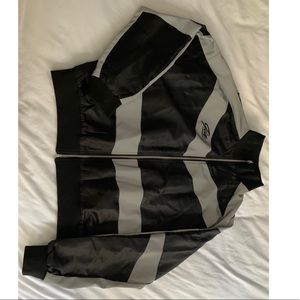 Black and gray wind breaker